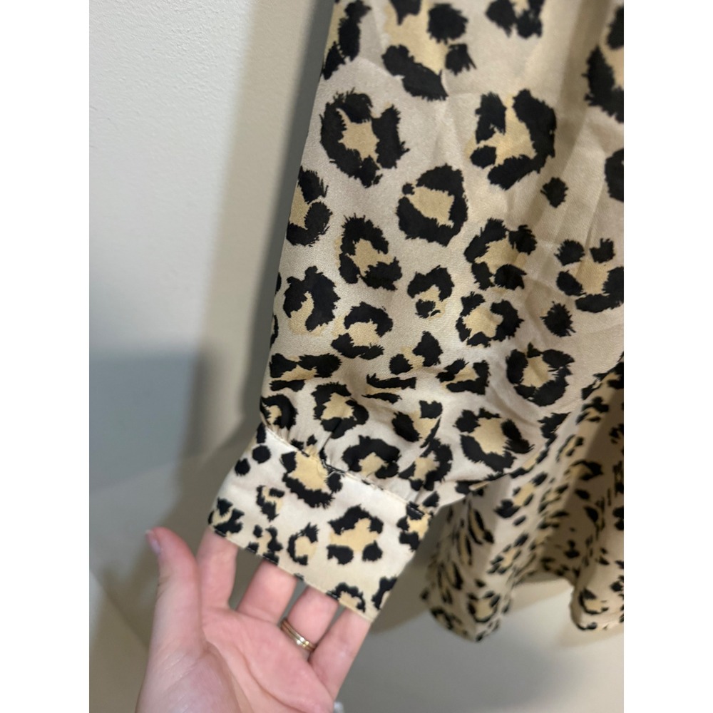 Jones New‎ York Sport Leopard Print Pintuck Button Down Blouse Tan Black Small - Picture 3 of 10